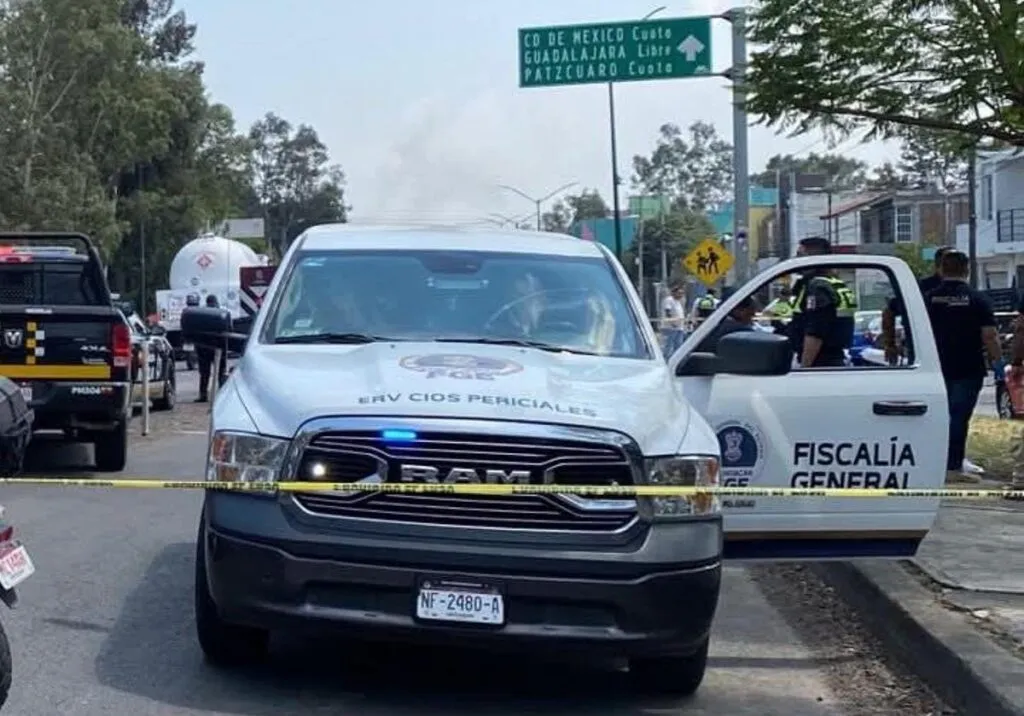 Motociclista fallece al impactarse con un camión de carga en Morelia