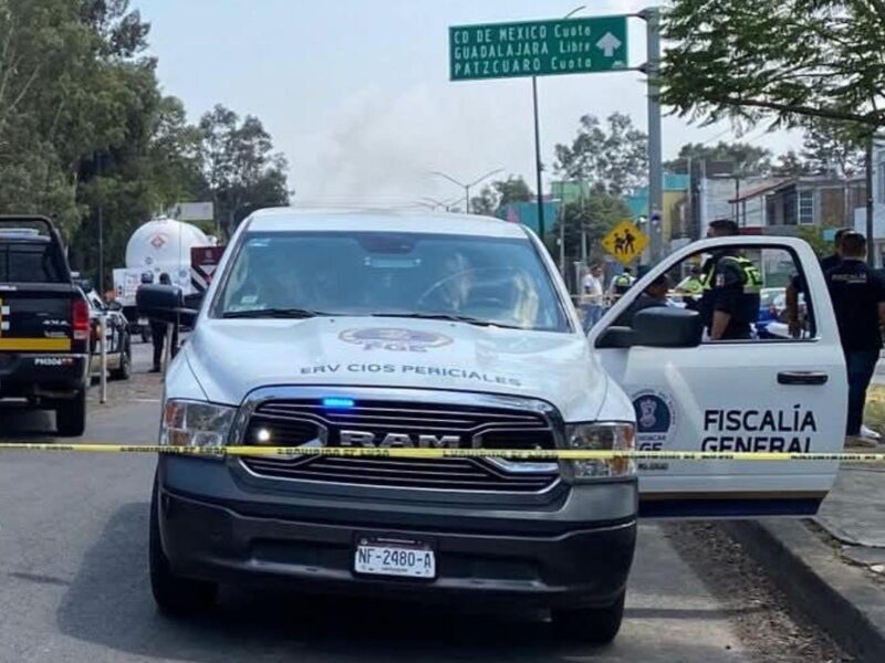 Motociclista fallece al impactarse con un camión de carga en Morelia