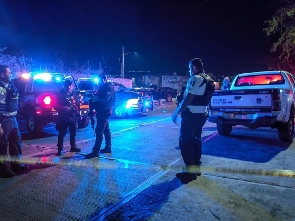 Muere hombre prensado luego de volcar su camioneta