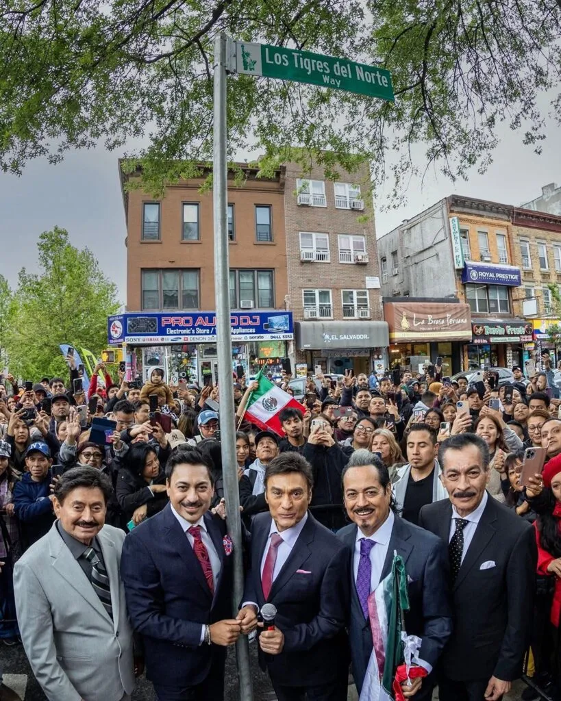 Nombran calle en Nueva York en honor a Los Tigres del Norte-2