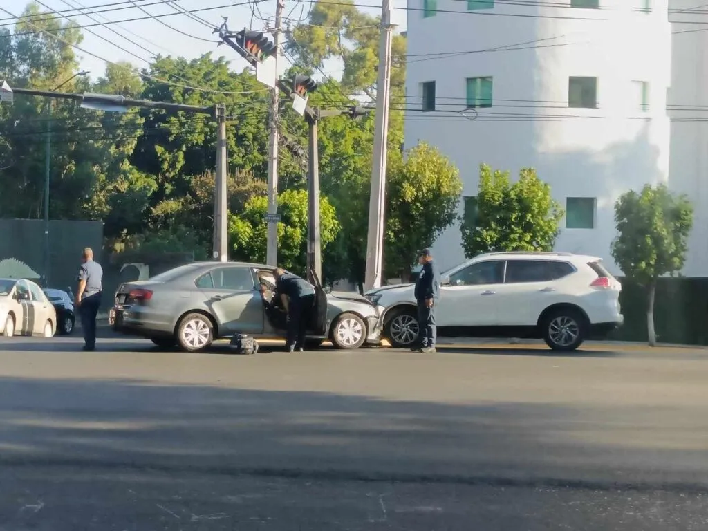Ocurren 2 choques vehiculares en diferentes vialidades de Morelia