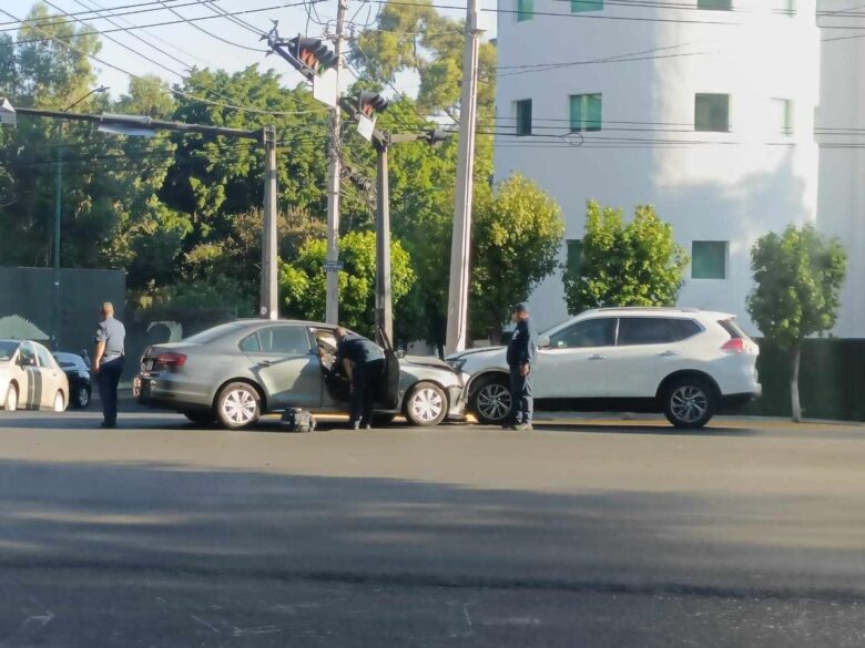 Ocurren 2 choques vehiculares en diferentes vialidades de Morelia