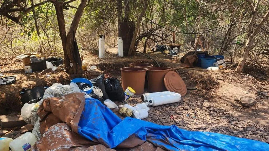 otro laboratorio de drogas en La Huacana es destruido
