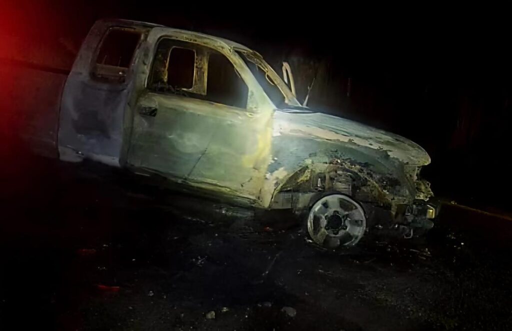 Prenden fuego a tres vehículos en la Zinapécuaro-Huajúmbaro