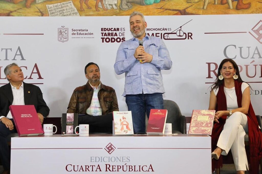 Presenta Bedolla la editorial de Michoacán Cuarta República