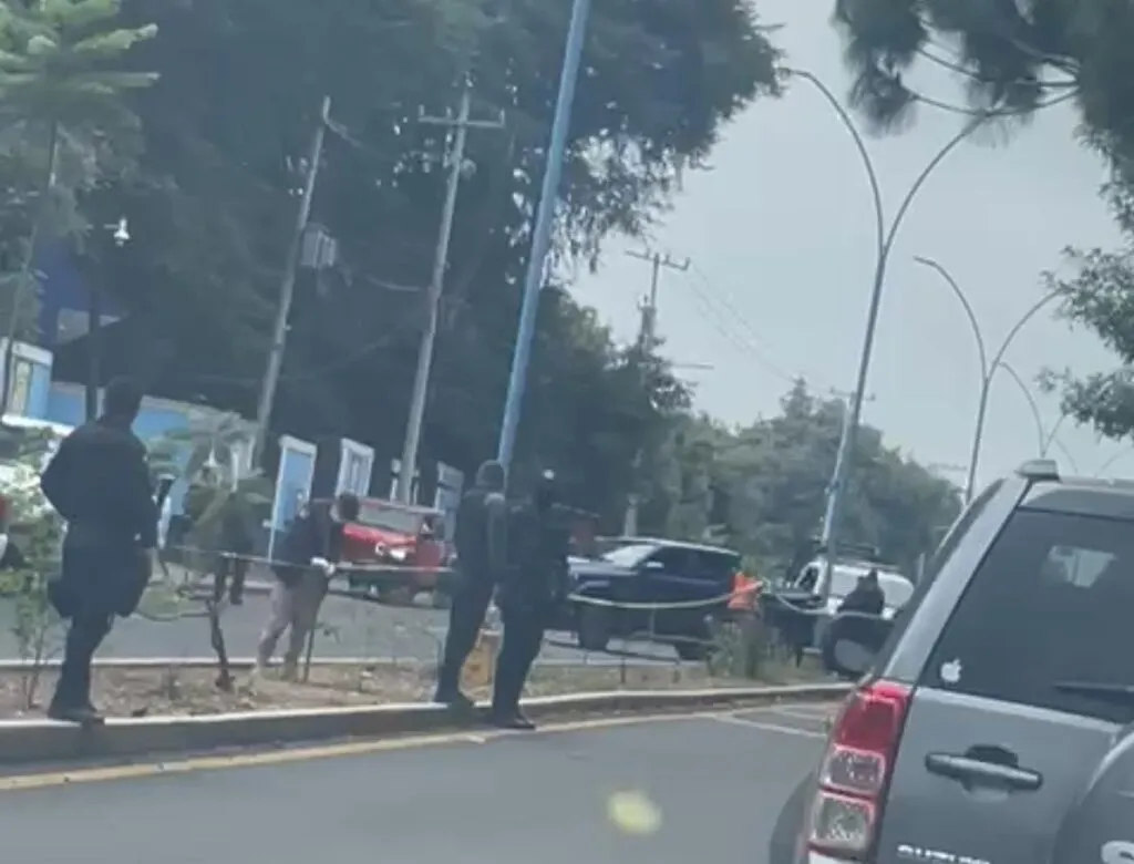 Privan de la vida a hombre en el interior de su camioneta en Tancítaro