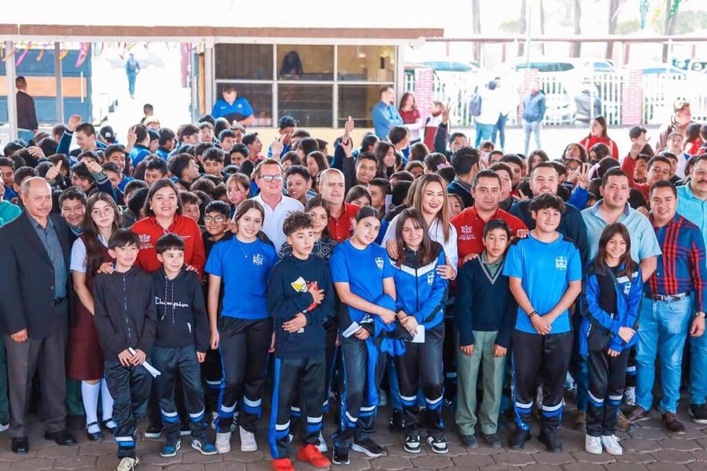 Promueve gobierno de Zacapu la educación con Expo Prepárate 2025 para las y los jóvenes