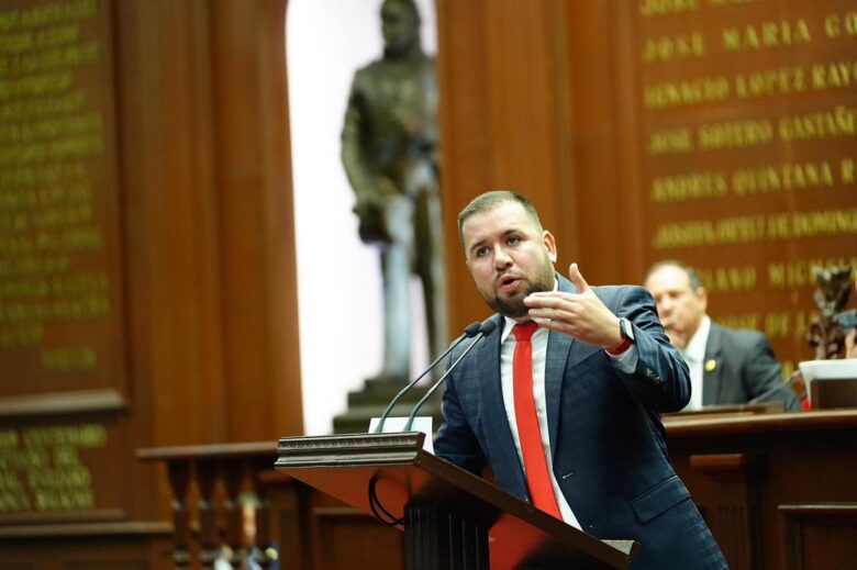 Propone Reyes Galindo "Muerte cívica" a funcionarios corruptos en Michoacán