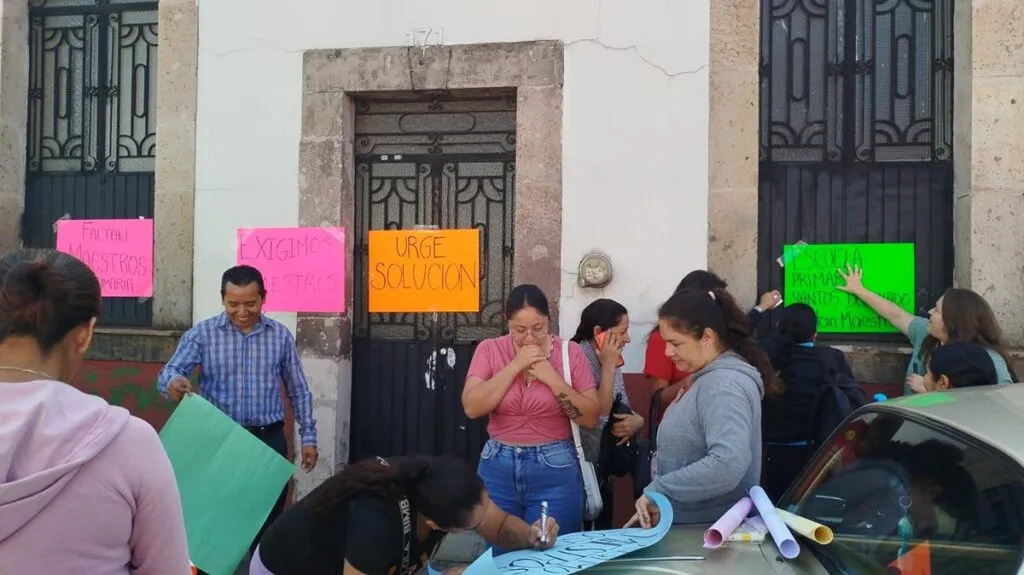 Protestas en Michoacán buscan que SEE atienda necesidades