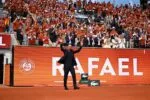 Rafael Nadal recibe emotivo homenaje en Roland Garros
