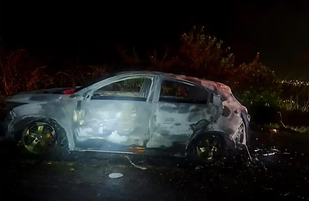 Reportan 3 vehículos incendiados en la Zinapécuaro-Huajúmbaro