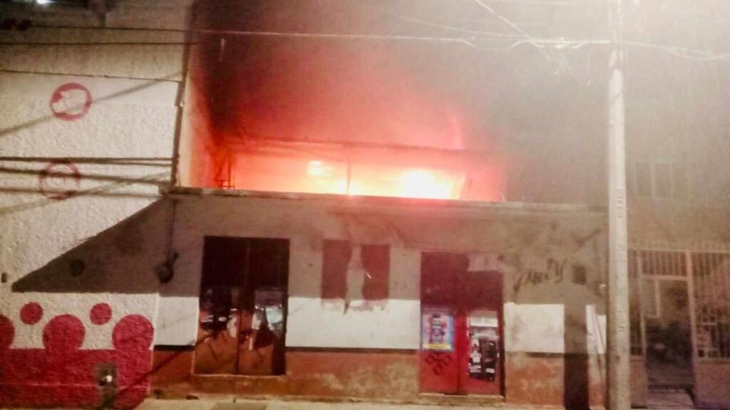 reportan incendio de tienda de abarrotes, en Zacapu