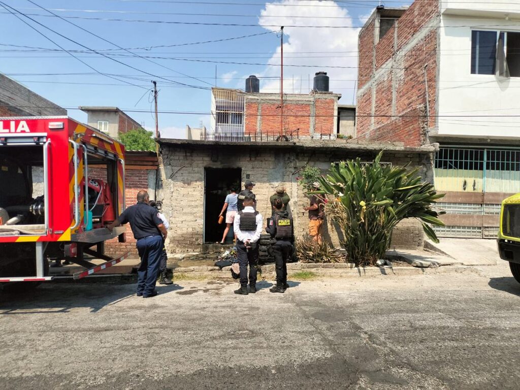 Reportan incendio en domicilio en la colonia Felipe Carrillo Puerto, al norte de Morelia