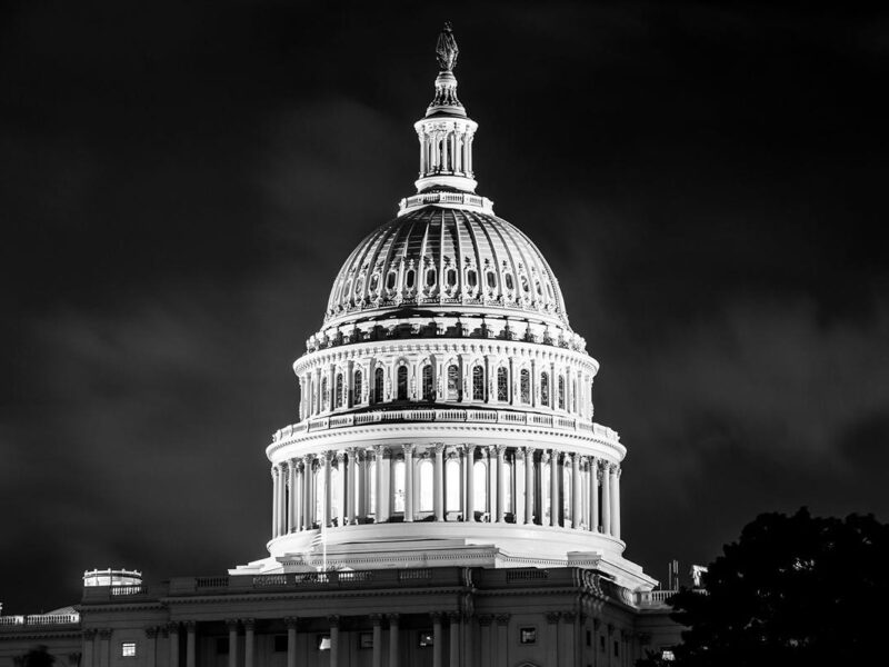 Republicanos asestan golpe al plan fiscal de Trump y frenan impuesto a remesas