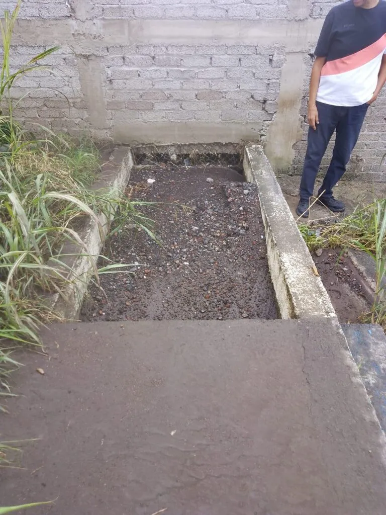 Responsabilizan a Alfonso Martínez por riesgo de inundaciones en primaria Otilio Montaño-2