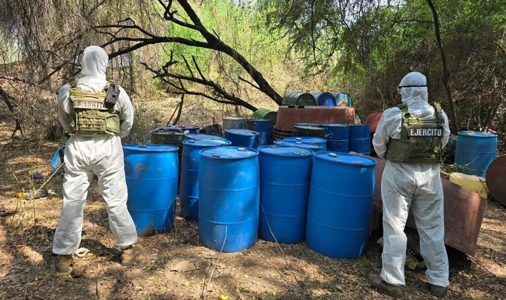 Revientan un mega-narcolaboratorio en Tepalcatepec-1