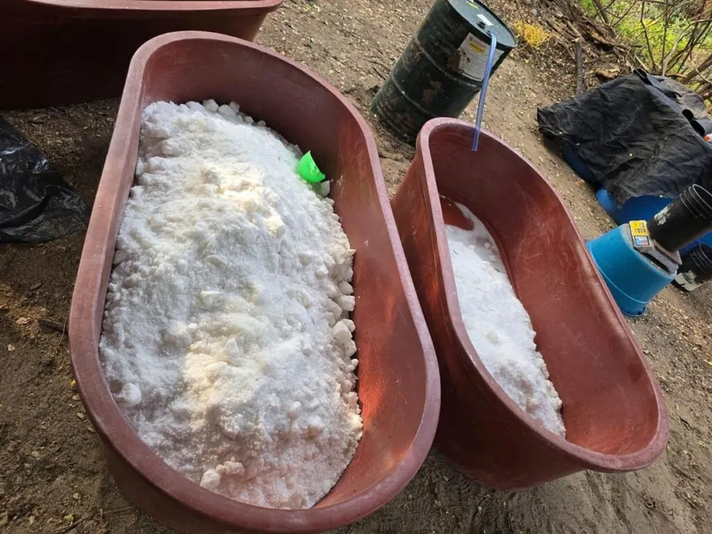 Revientan un mega-narcolaboratorio en Tepalcatepec-3