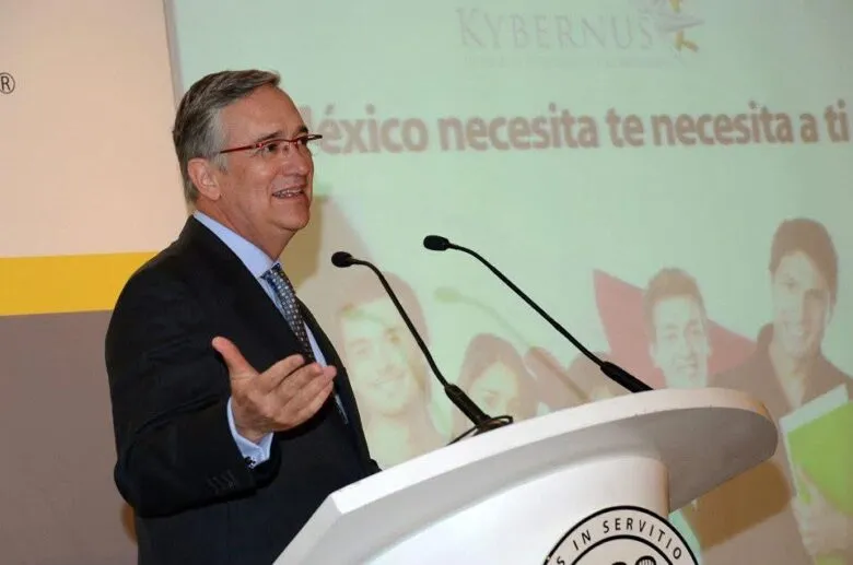 Ricardo Salinas Pliego lanza “Más Salud”: atención médica a bajo costo