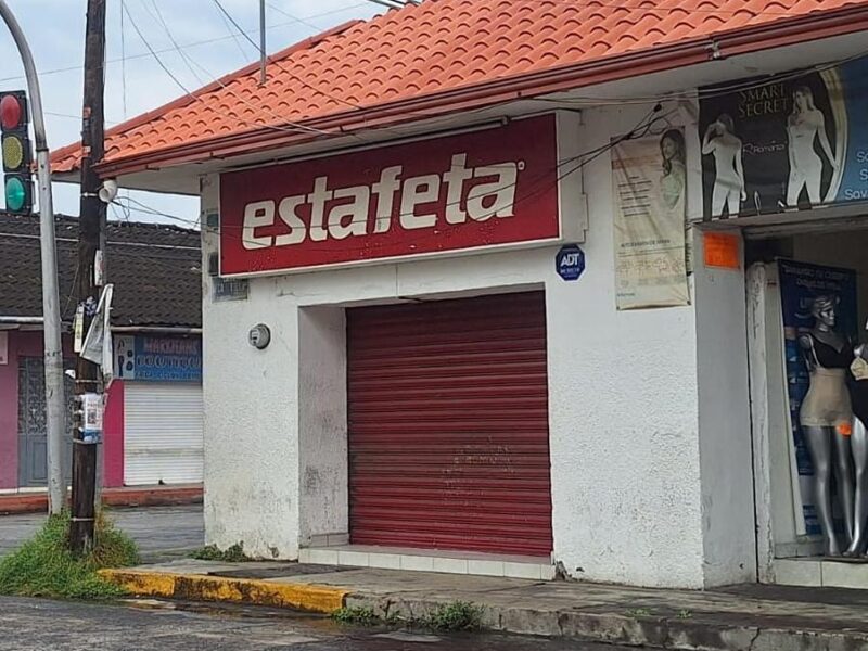 Rompen candados y roban a la empresa de paquetería 'Estafeta' en Uruapan