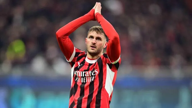 Santiago Giménez vuelve a marcar un doblete en victoria del Milan