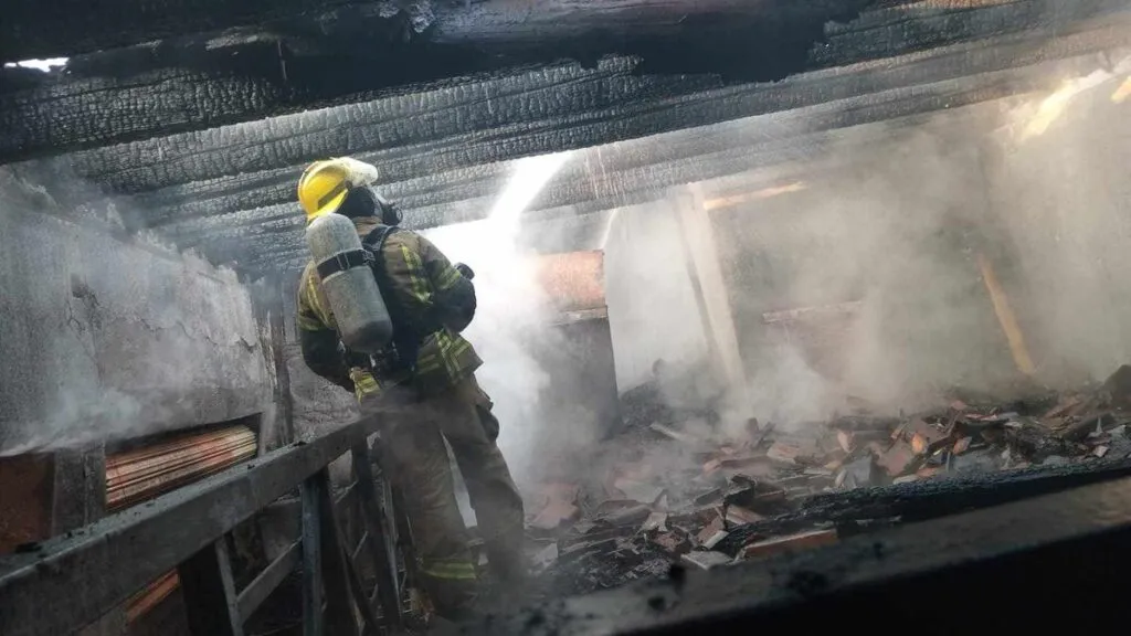 Se incendia local de comida en Acuitzio del Canje