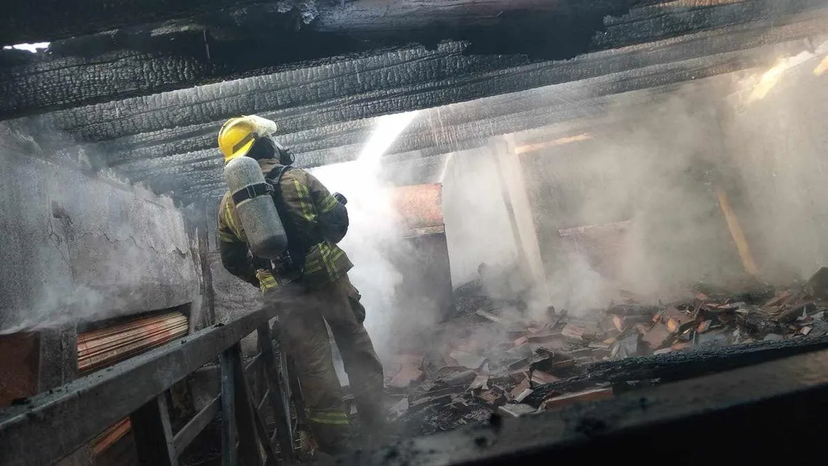 Se incendia local de comida en Acuitzio del Canje
