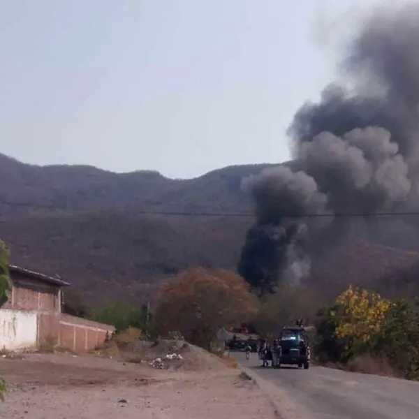 Se registra enfrentamiento armado, bloqueos carreteros y quema de vehículos en Tierra Caliente