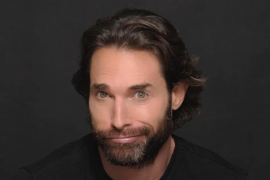 Sebastián Rulli impacta con fotografía al desnudo