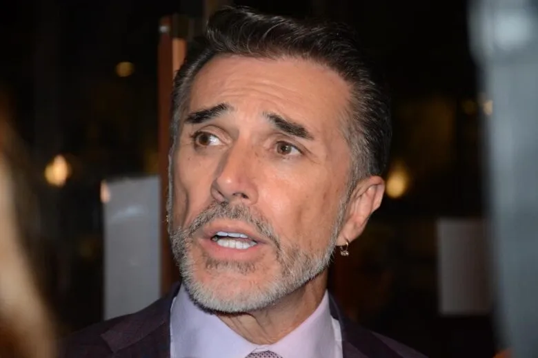Sergio Mayer responde al comunicado de su exnuera Natália Subtil y defiende que su hijo