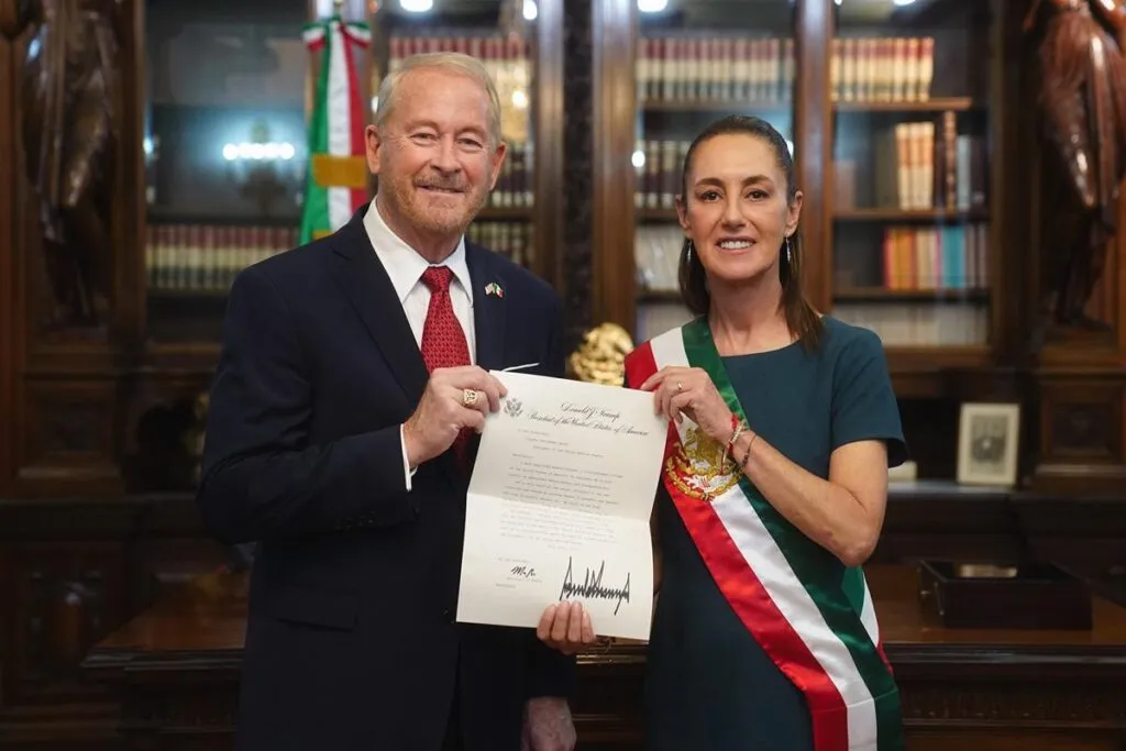 Sheinbaum recibe las cartas credenciales del nuevo embajador de EU