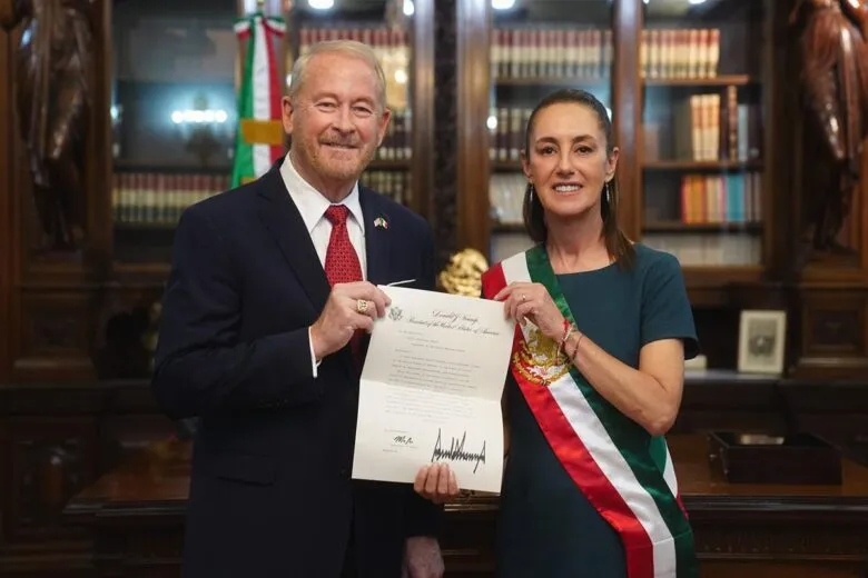 Sheinbaum recibe las cartas credenciales del nuevo embajador de EU
