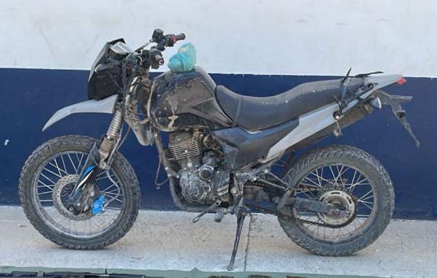 SSP detiene a dos hombres con fusiles en Múgica y una motocicleta