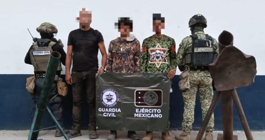 SSP y Defensa detienen a tres hombres en Apatazingán