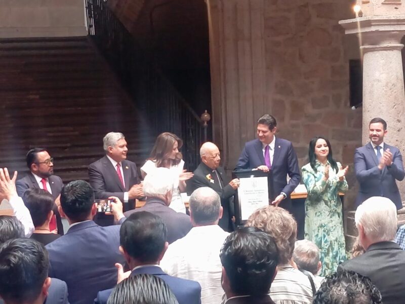 Suárez Inda Recibe la presea Generalísimo Morelos