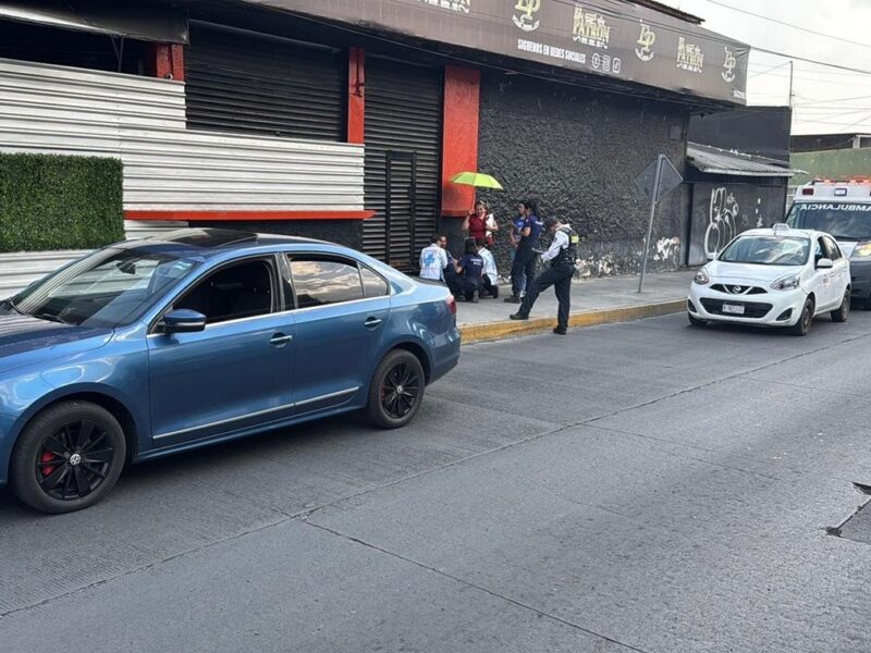 Taxista de la tercera edad queda herido tras ser golpeado por automovilista en Morelia