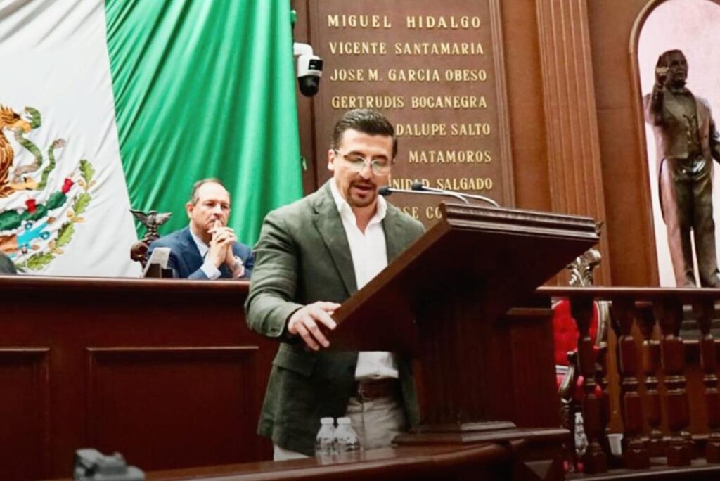 Toño Mendoza impulsa reforma para regulación de plataformas turísticas