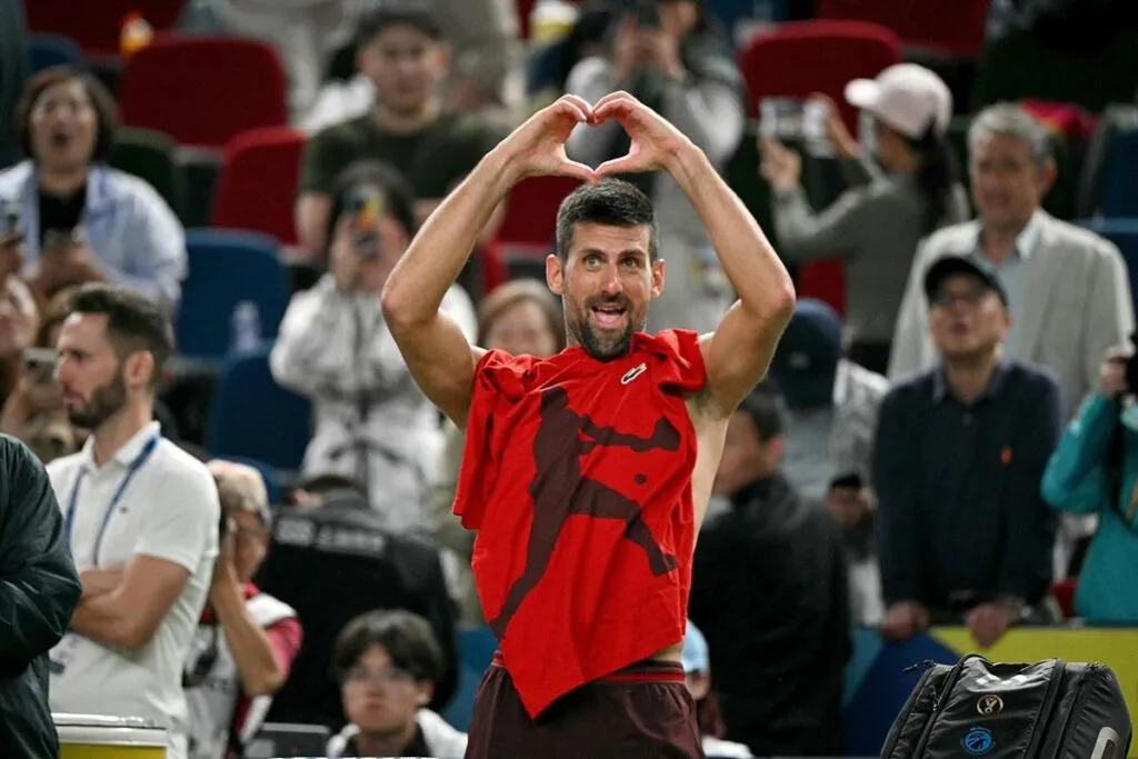 Tras 10 meses, Novak Djokovic regresa a las canchas en París