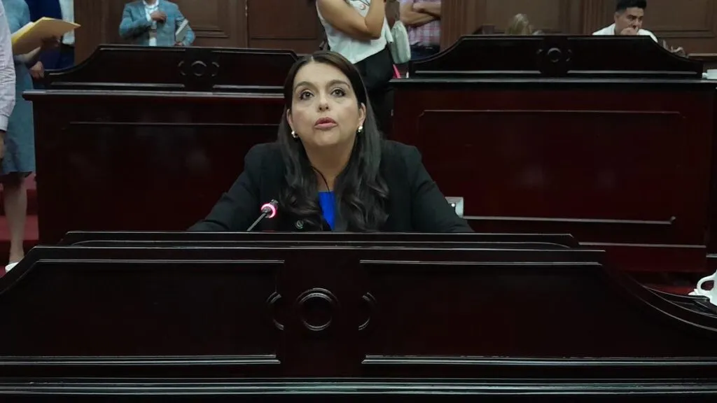 Uso político de buque Cuauhtémoc es cuestionado por PAN y Morena