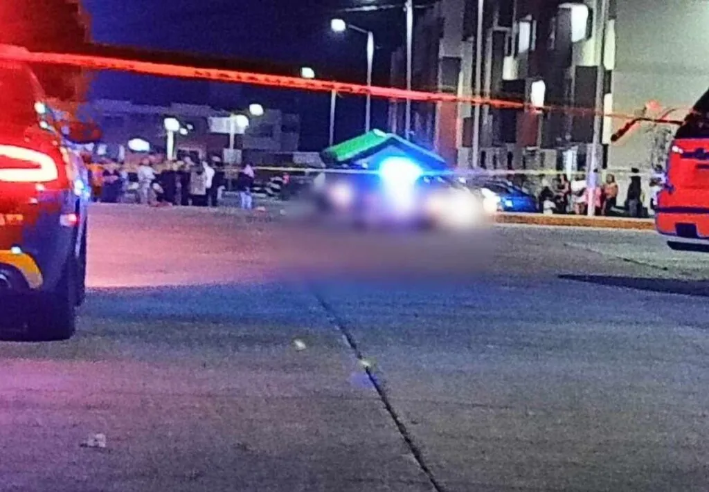 Vehículo atropella a 2 mujeres y un bebé en Villas del Pedregal; mueren 2 de las víctimas-2