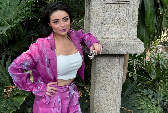 Violeta Isfel defiende su derecho a vender saludos personalizados: