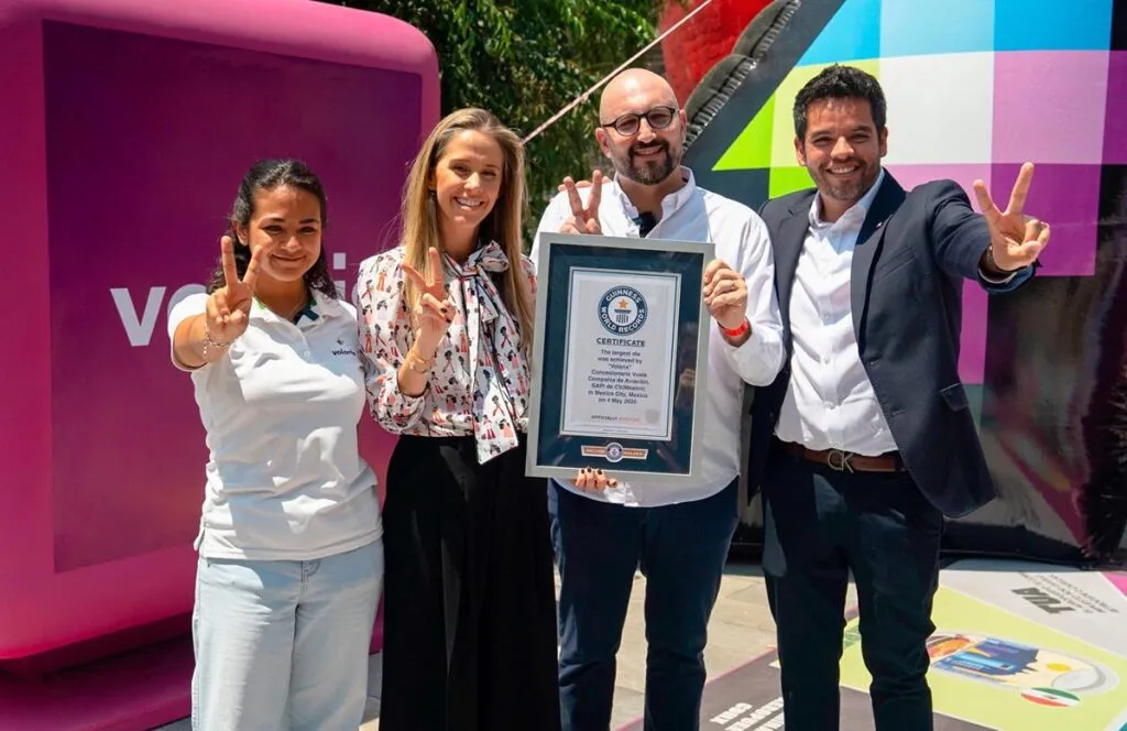 Volaris rompe Récord Guinness con el dado más grande del mundo-1