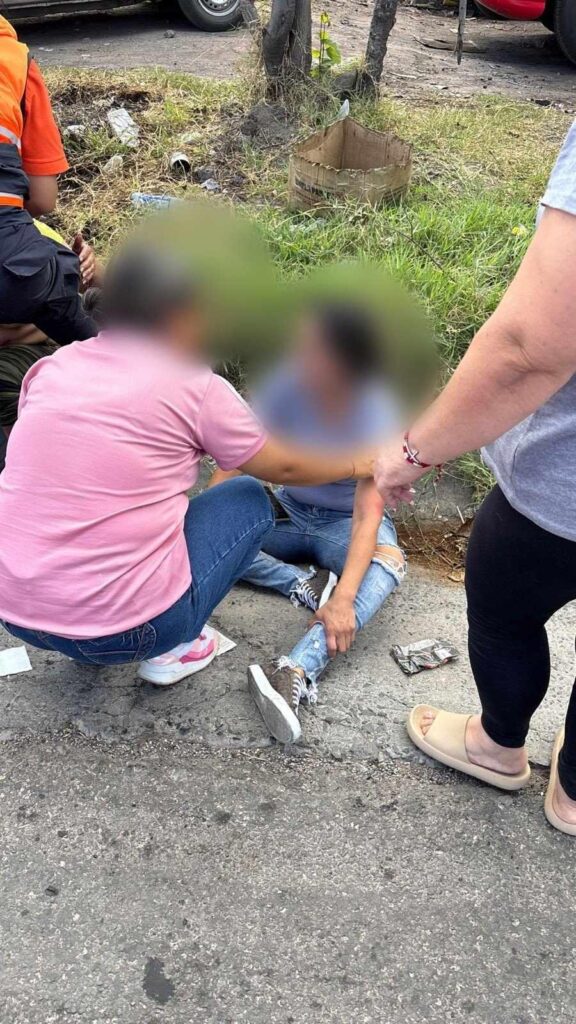 Volcadura vehicular deja al menos 4 heridos en la Morelia-Salamanca-2