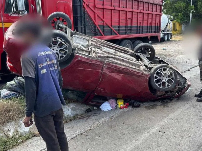 Volcadura vehicular deja al menos 4 heridos en la Morelia-Salamanca