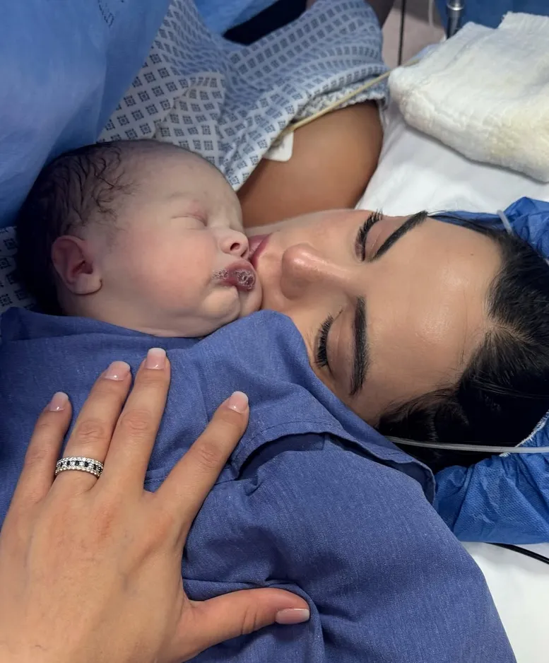 Ximena Navarrete anuncia el nacimiento de su tercer hijo-1