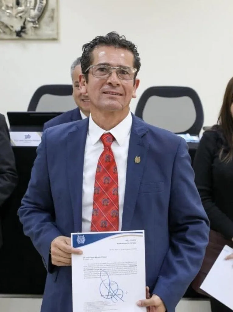 Abogado y Administrativo en UMSNH son relevados