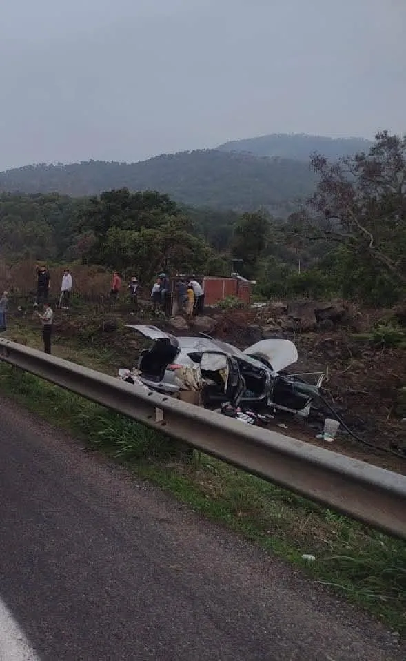 accidente automovilístico en la Uruapan-Pátzcuaro deja un muerto