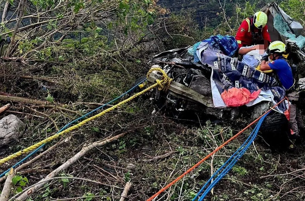 Accidente en Tacámbaro: Choque vehicular deja tres fallecidos
