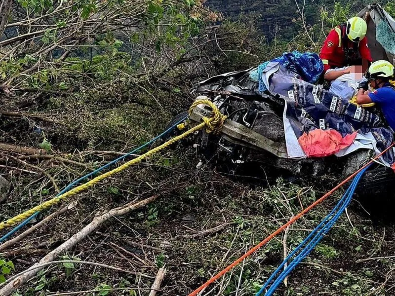 Accidente en Tacámbaro: Choque vehicular deja tres fallecidos