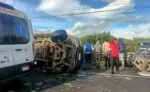 Siete heridos en accidente entre camioneta y camión de aguacates la carretera Uruapan-Los Reyes