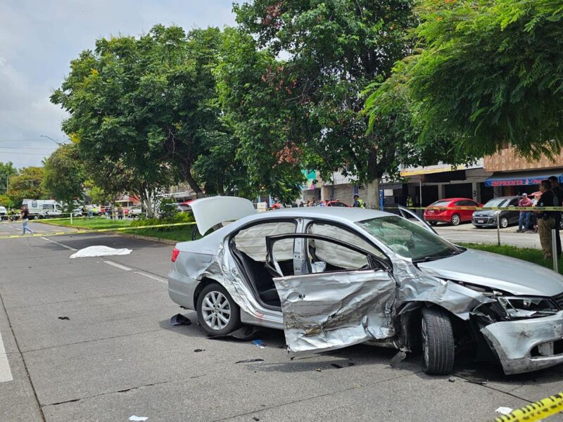 accidente vehicular sobre Avenida Latinoamericana de Uruapan deja un muerto